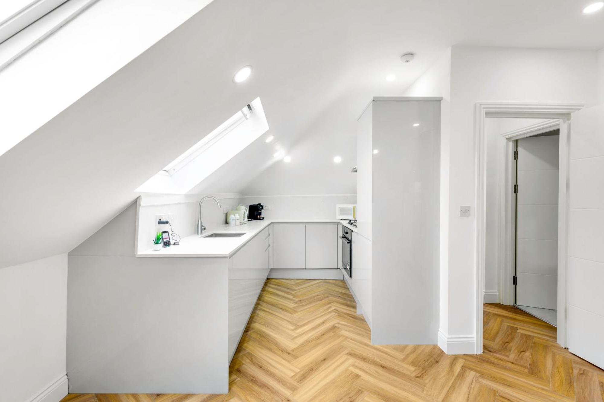 Lux 5 Occupancy Flat Free Parking & Views Appartamento *
